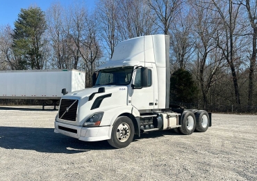 2015 Volvo VNL300 Day Cab, Volvo D-13, Automatic