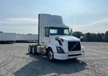 2016 Volvo VNL300 Day Cab Truck – Volvo D-13, Automatic